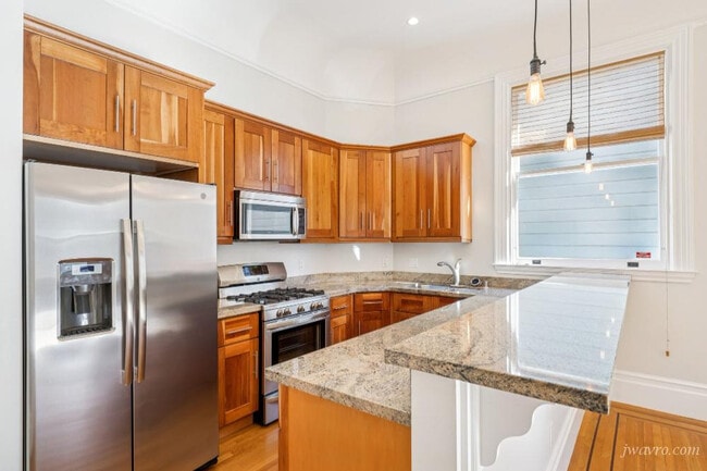 Building Photo - 860 Waller St