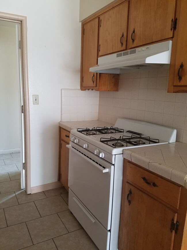 Building Photo - 2 Br 1 Ba available Now