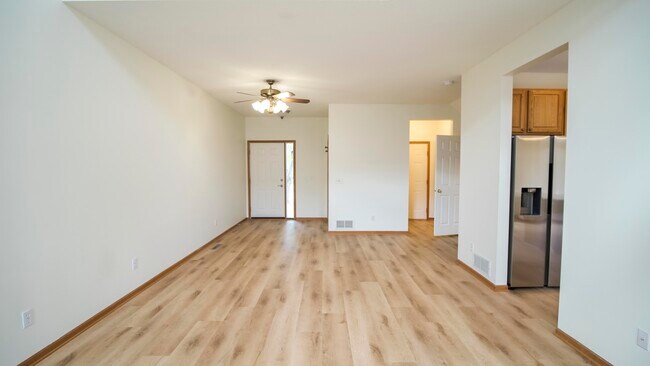 Building Photo - 15250 Florist Cir