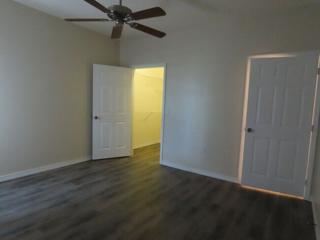 Building Photo - Orlando Park Central Gated Resort Style Co...