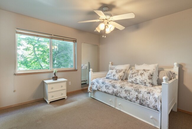 Building Photo - Columbia River View Condo - Hayden Island!