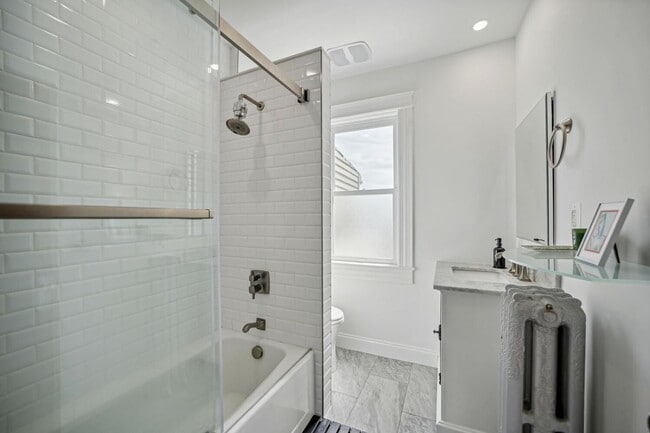 Building Photo - Modern Rowhome with Private Parking Pad! AVAILABLE NOW!