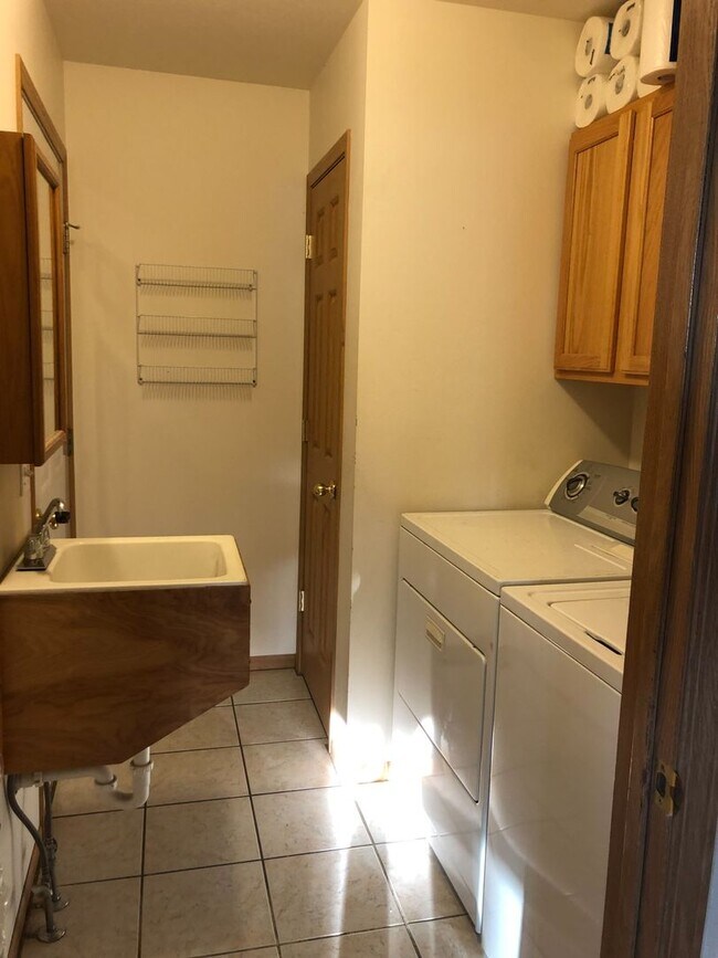 Building Photo - 170 Latigo Dr
