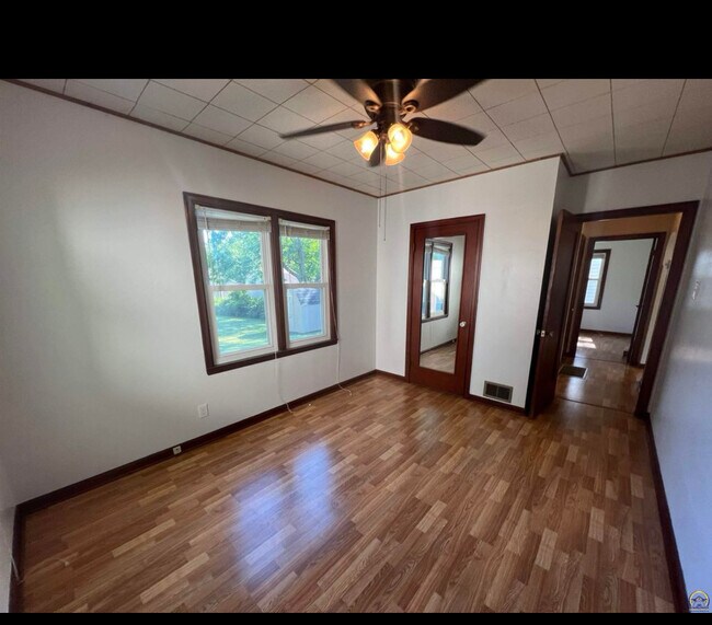 Building Photo - 3219 SW 8th Ave