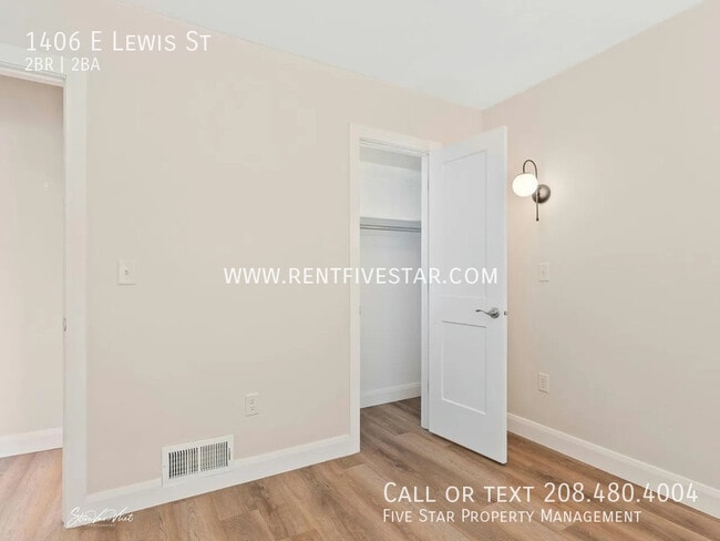 Building Photo - 1406 E Lewis St