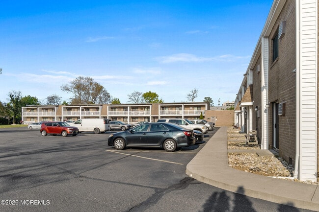 Building Photo - 119 Avery Ave