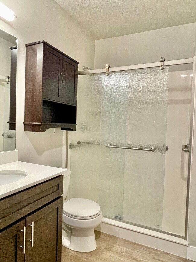 Building Photo - Space Efficient 1 Bedroom Condo