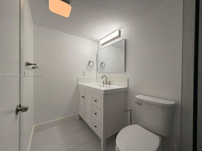 Building Photo - 301 SE 3rd St