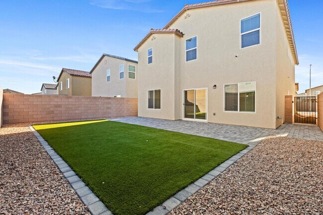 Building Photo - Newly Built 6 Bed / 2.5 Bath Single-Family Home with Upgraded Kitchen and Fully Fenced Yard in So...