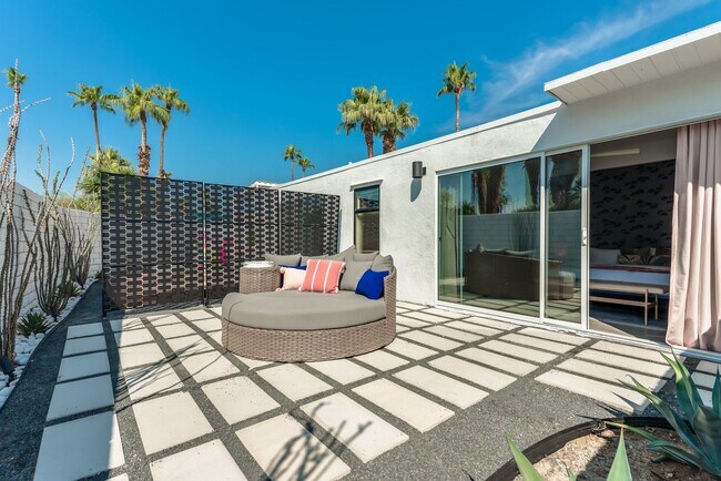 Building Photo - Retro Chic Oasis Saltwater Pool, Spa & Mnt...