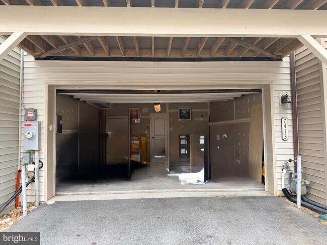 Building Photo - 7413 Matapan Dr