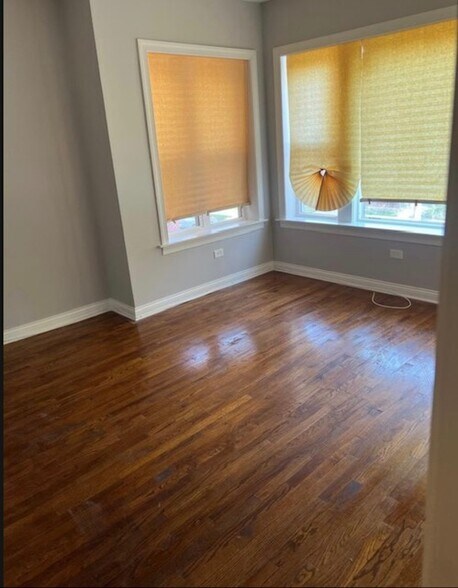 Building Photo - 8046 S Laflin St