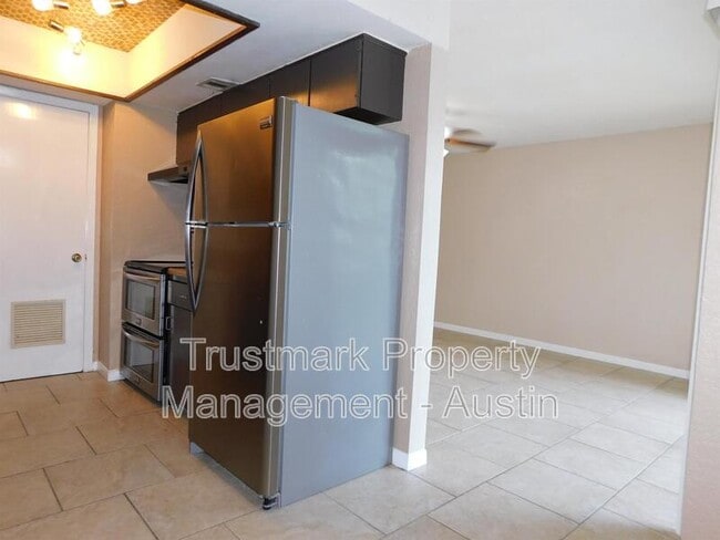 Building Photo - 2600 Penny Ln