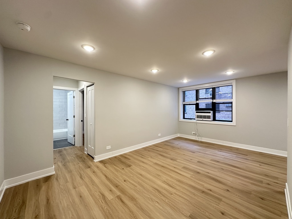 Building Photo - 516 W Aldine Ave