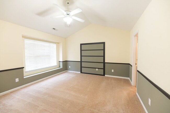 Building Photo - 117 Goldfinch Ave