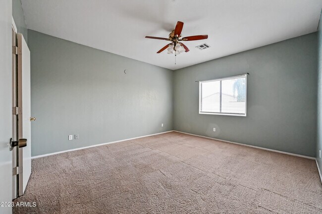 Building Photo - 7409 N Solano Dr