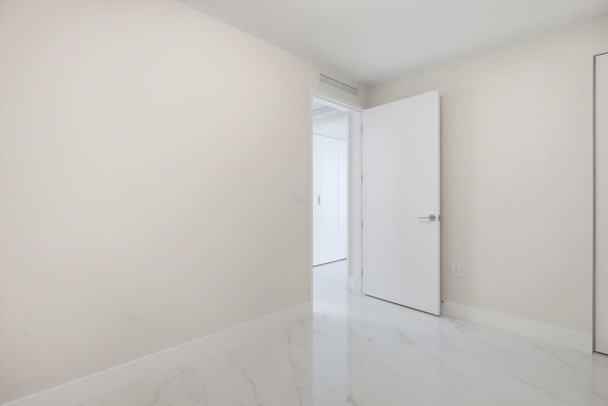 Building Photo - 700 NE 24th St