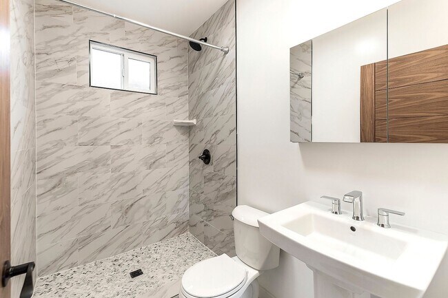 Building Photo - Boyle Heights Stunning Modern Farmhouse