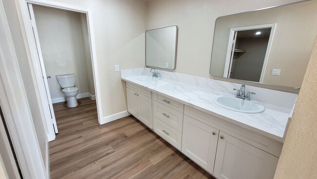 Building Photo - Beautifully Remodeled 3 Bed 3 Bath Townhou...