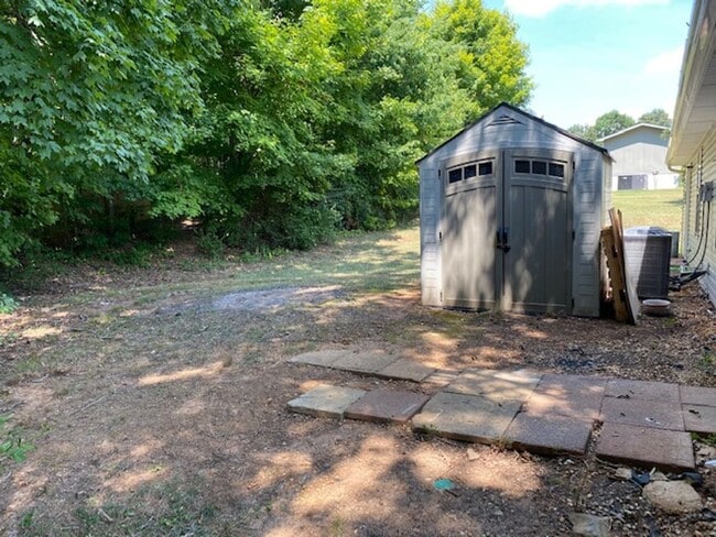 Building Photo - 810 Old McGinley Dr