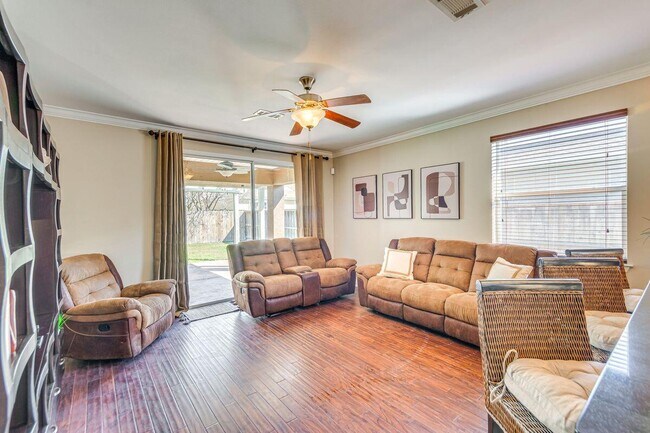 Building Photo - 895 Solimar Way