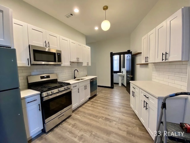 Building Photo - Beautifully Rehabbed 2 Bedroom 1.5 Bath in...