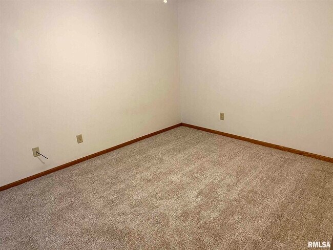 Building Photo - 3804 Creek Hill Dr