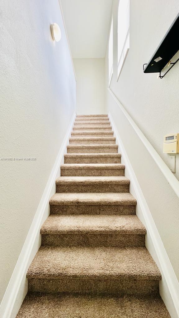 Building Photo - 124 SW Peacock Blvd