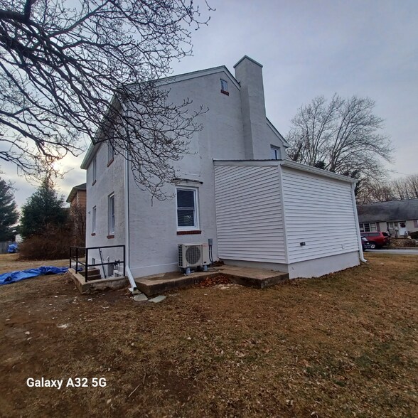 Building Photo - 315 Cameron Rd