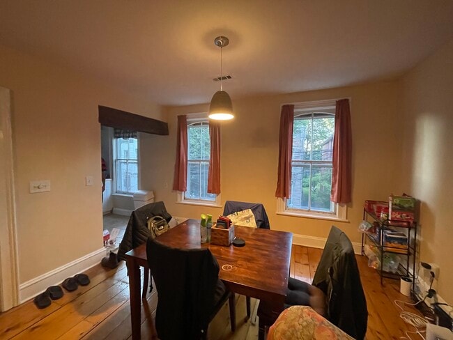 Building Photo - 238 Green St