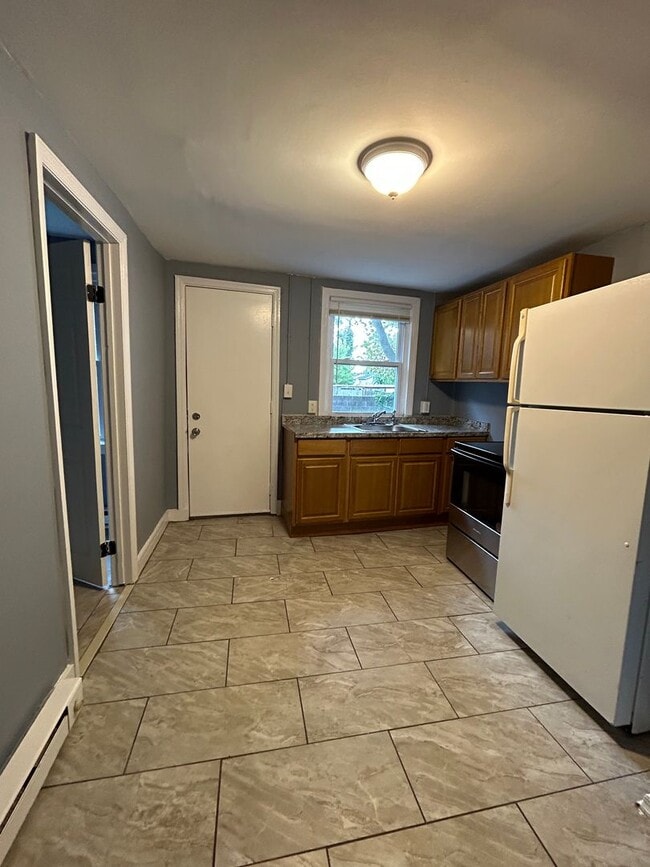 Building Photo - Studio/1 bedroom