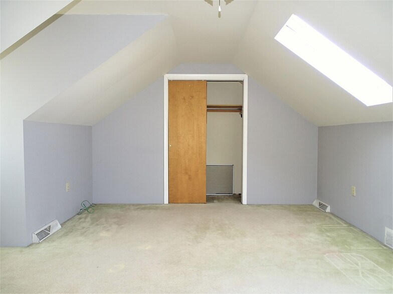 Building Photo - 137 Village Ct