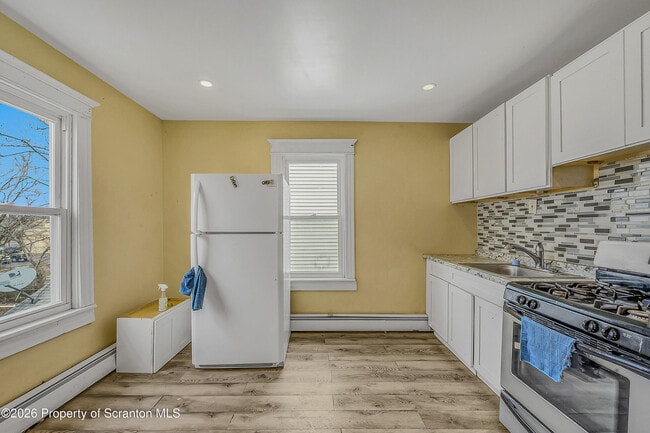 Building Photo - 266 Rutter Ave