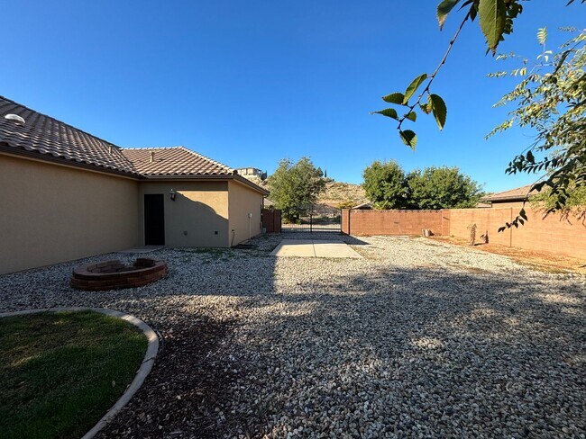 Building Photo - Beautiful Home In Cottam Fields!