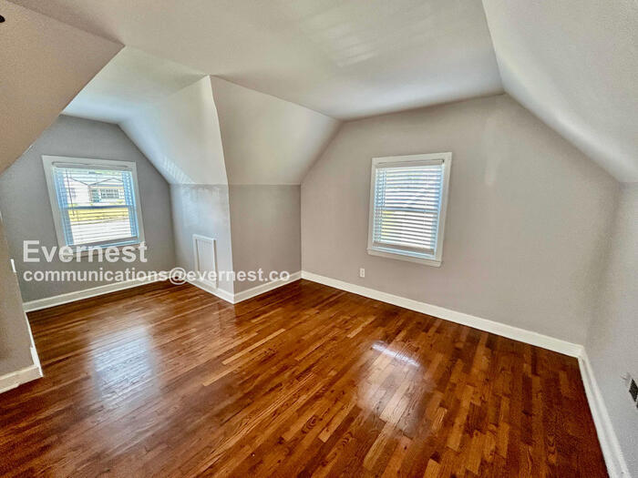 Building Photo - 1807 Dresden Dr NE