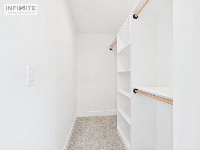 Building Photo - 374 Cushing Ln