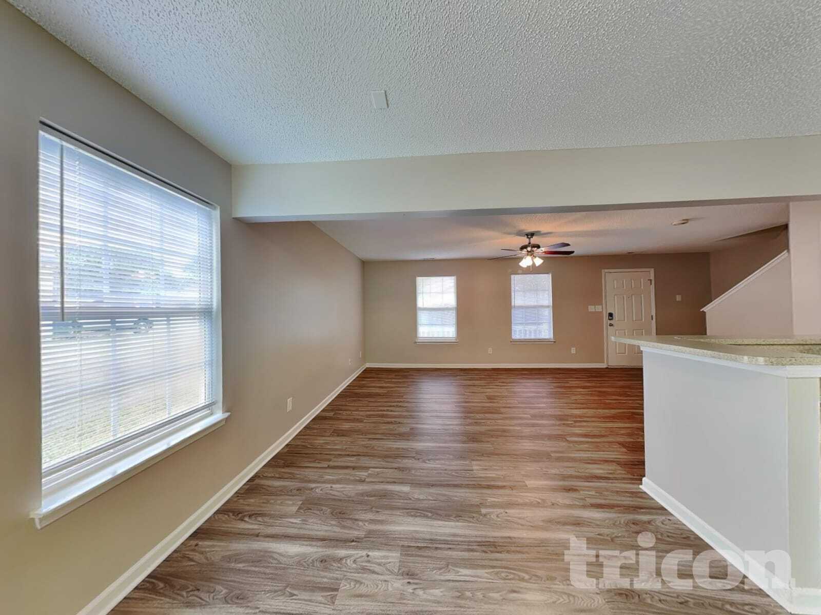 Building Photo - 535 Railway Pl SW