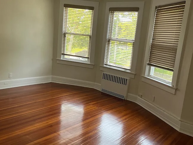 Building Photo - 743 Gramatan Ave