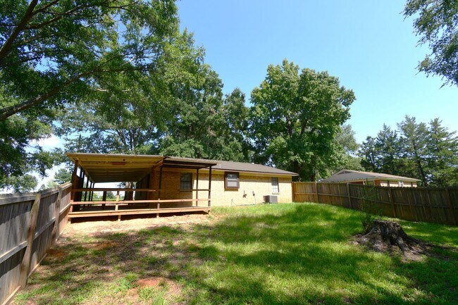 Building Photo - 10556 Twin Oaks Dr