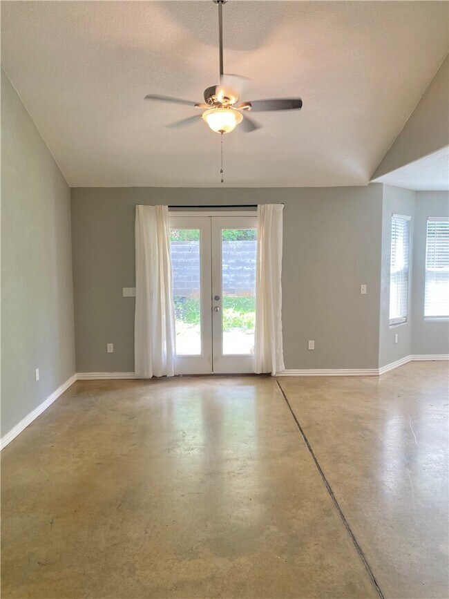 Building Photo - 133 S Pinyon Point