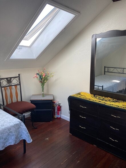 Building Photo - 1044 23rd St