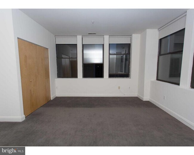 Building Photo - 220 S 16th St