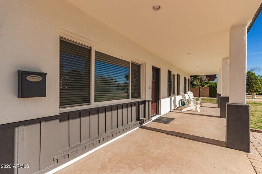 Building Photo - 722 E McLellan Blvd