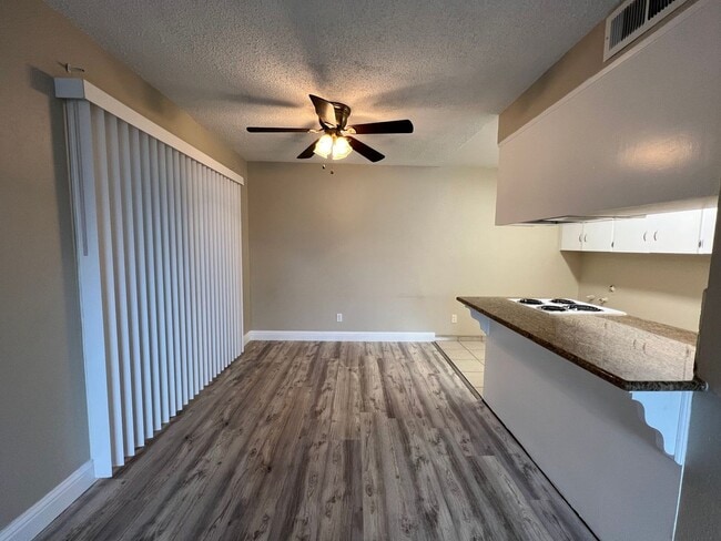 Building Photo - 2 Bedroom 1 Bath for rent!