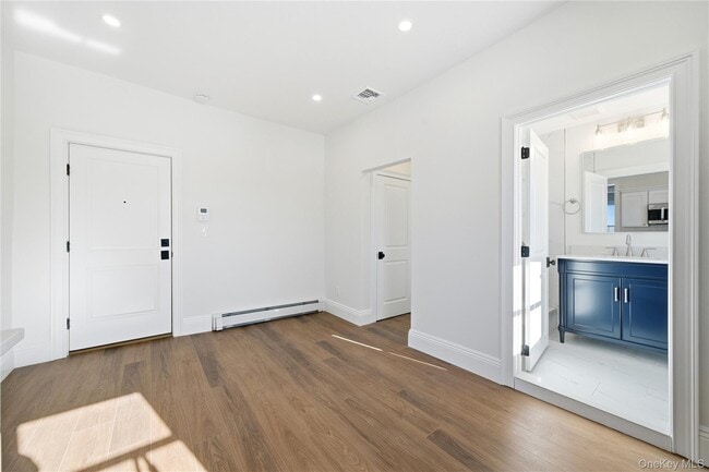 Building Photo - 13 W Hoffman Ave