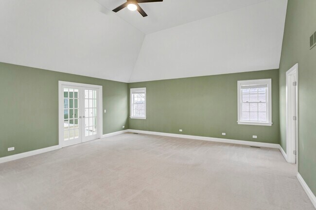 Building Photo - 3N812 John Greenleaf Whittier Pl