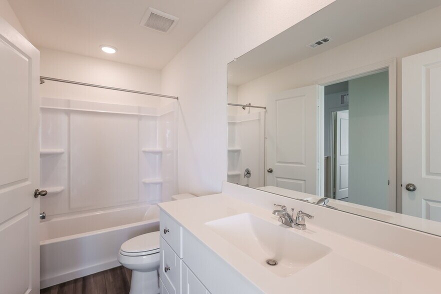 Building Photo - 5713 Texas Palm Dr