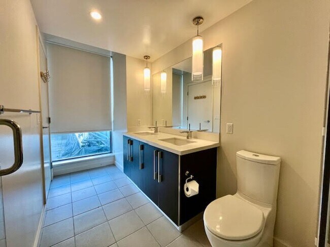 Building Photo - City living at its best! 2 BR/2 BA @ the M...
