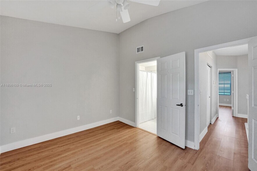 Building Photo - 781 SW 148th Ave