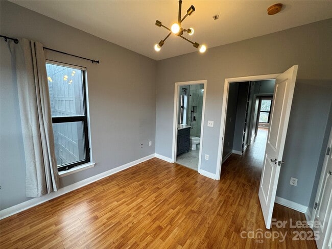 Building Photo - 559 New Bern Station Ct